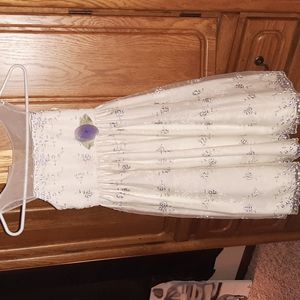 White flower dress estimated size 6 kids